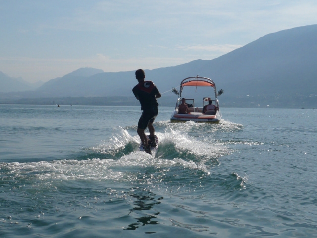 Ski nautique tracte